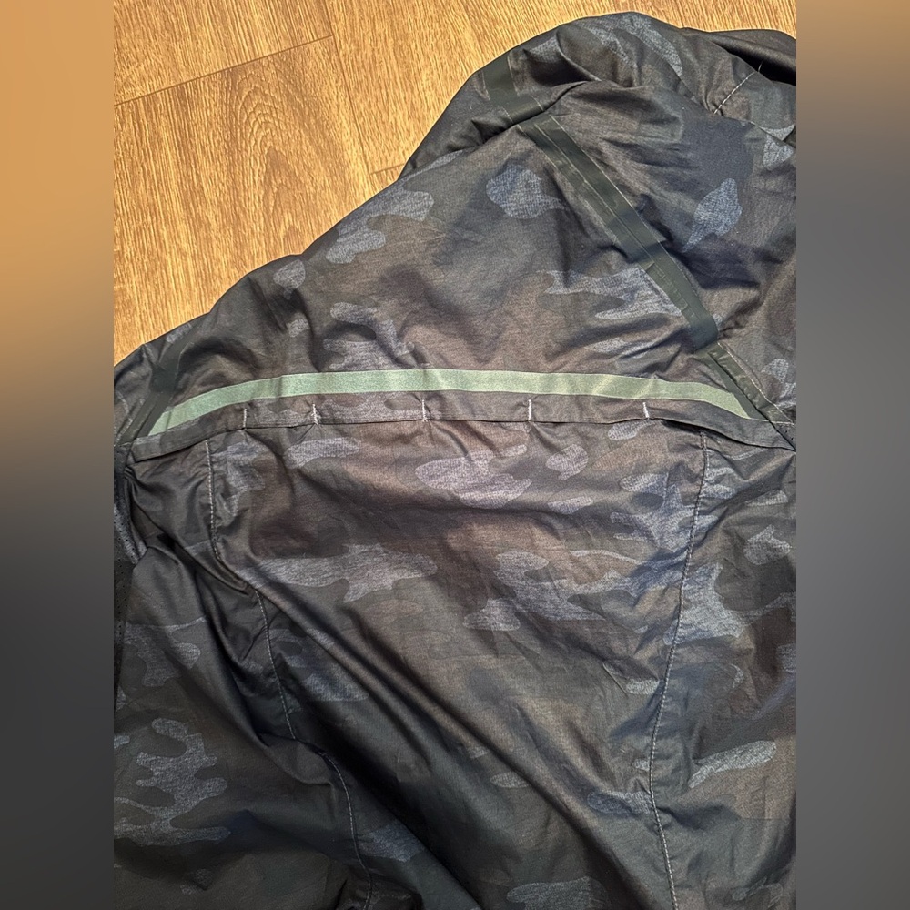 Lululemon jacket - Picture 9 of 11